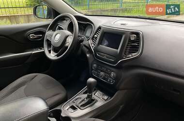 Внедорожник / Кроссовер Jeep Cherokee 2018 в 