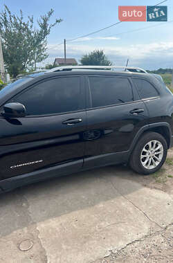 Внедорожник / Кроссовер Jeep Cherokee 2019 в 