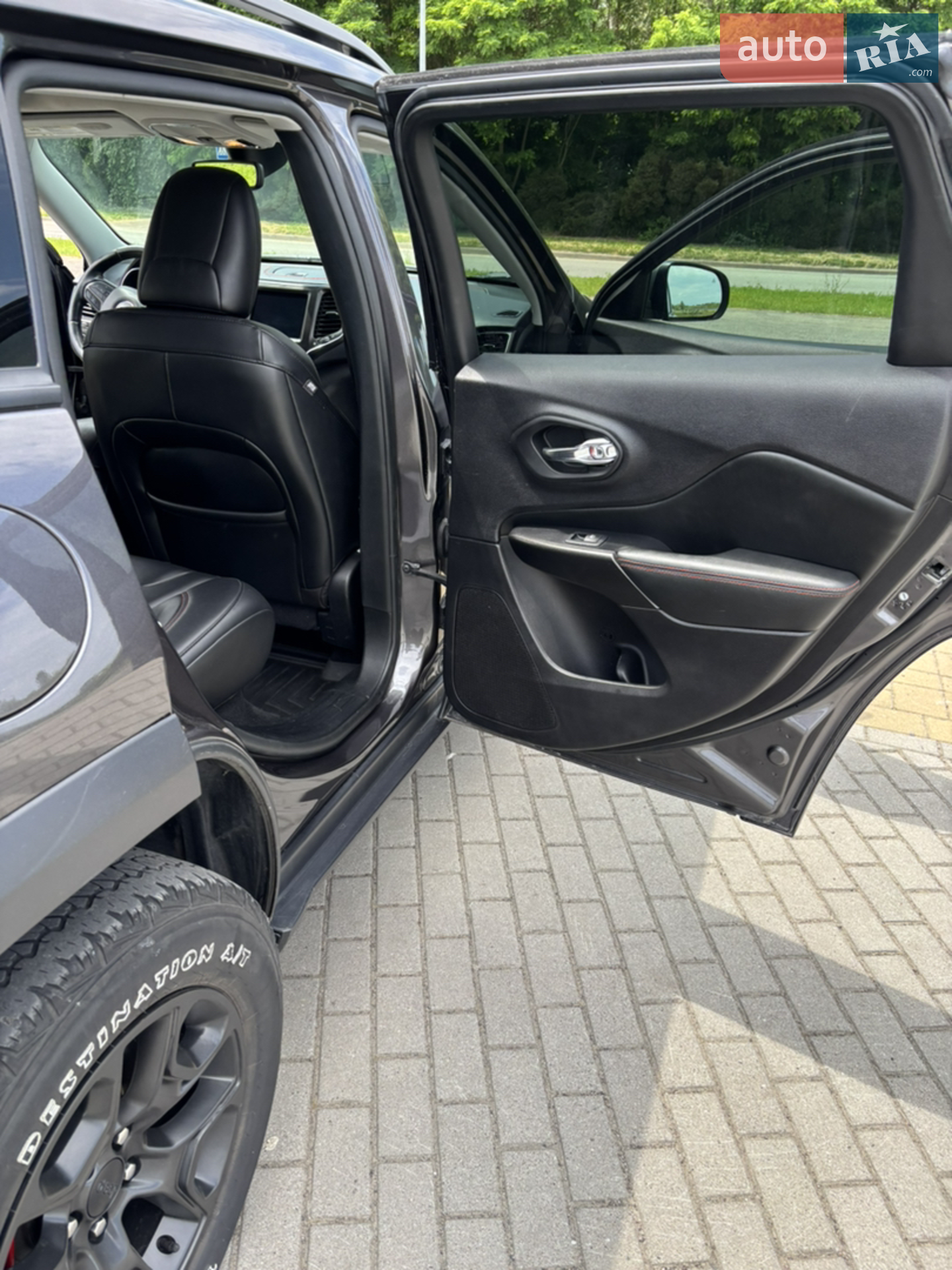 2020 Jeep Cherokee - мініатюра 16