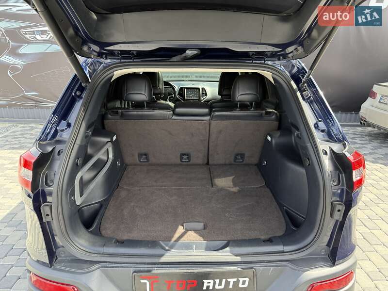 Позашляховик / Кросовер Jeep Cherokee 2015 в Львові
