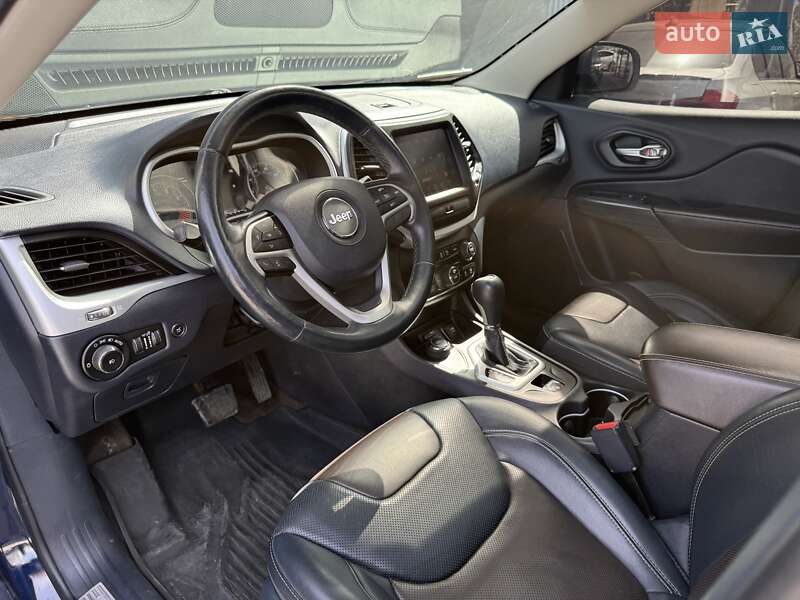 Позашляховик / Кросовер Jeep Cherokee 2015 в Львові