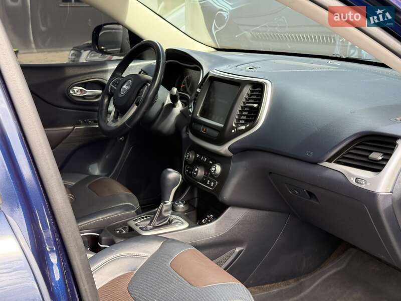 Позашляховик / Кросовер Jeep Cherokee 2015 в Львові