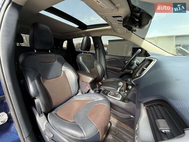 Позашляховик / Кросовер Jeep Cherokee 2015 в Львові