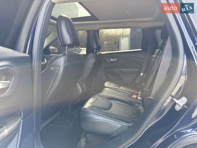 Позашляховик / Кросовер Jeep Cherokee 2015 в Львові