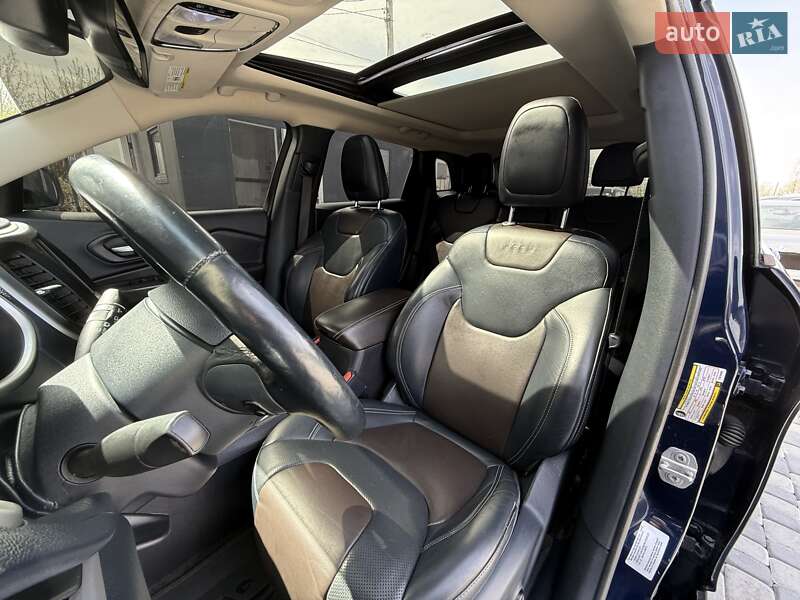 Позашляховик / Кросовер Jeep Cherokee 2015 в Львові