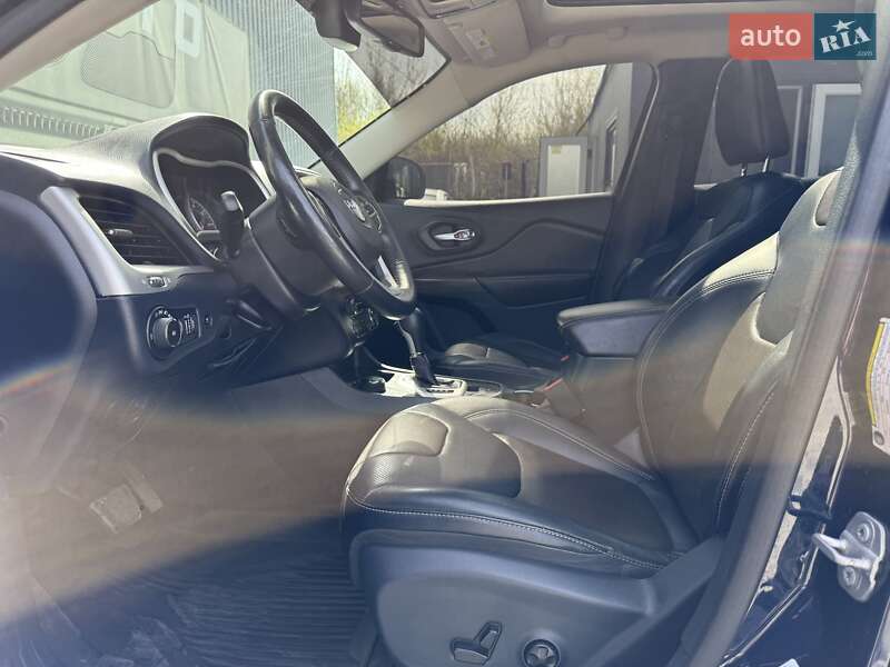 Позашляховик / Кросовер Jeep Cherokee 2015 в Львові