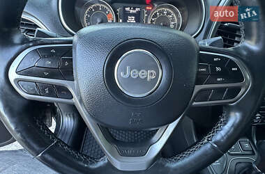 Позашляховик / Кросовер Jeep Cherokee 2019 в 