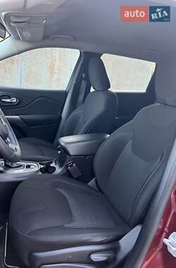 Позашляховик / Кросовер Jeep Cherokee 2019 в 