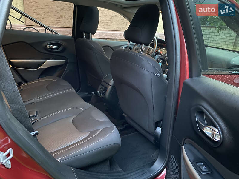 Внедорожник / Кроссовер Jeep Cherokee 2017 в Стрые