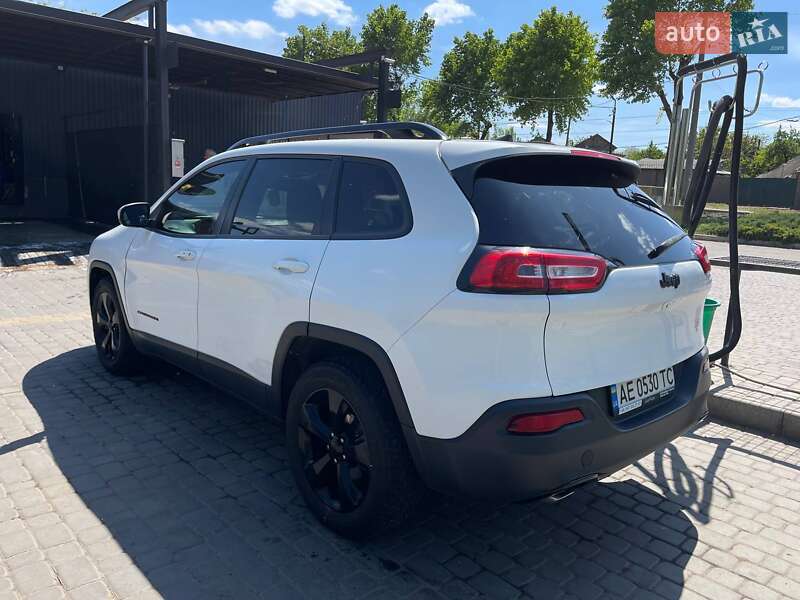 Внедорожник / Кроссовер Jeep Cherokee 2015 в Ужгороде