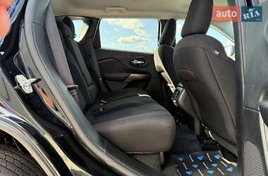 Внедорожник / Кроссовер Jeep Cherokee 2020 в 
