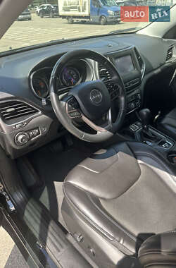 Внедорожник / Кроссовер Jeep Cherokee 2018 в 