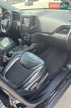 Внедорожник / Кроссовер Jeep Cherokee 2018 в 