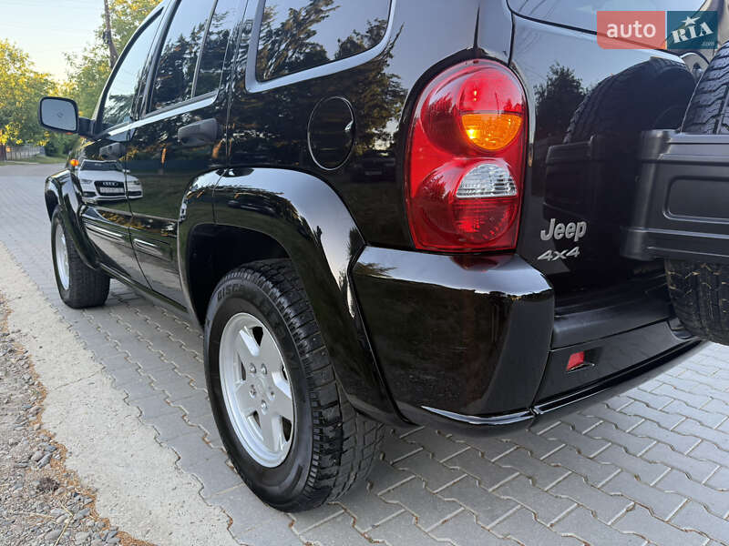 Позашляховик / Кросовер Jeep Cherokee 2003 в Чернівцях