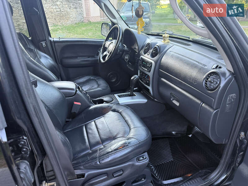 Позашляховик / Кросовер Jeep Cherokee 2003 в Чернівцях