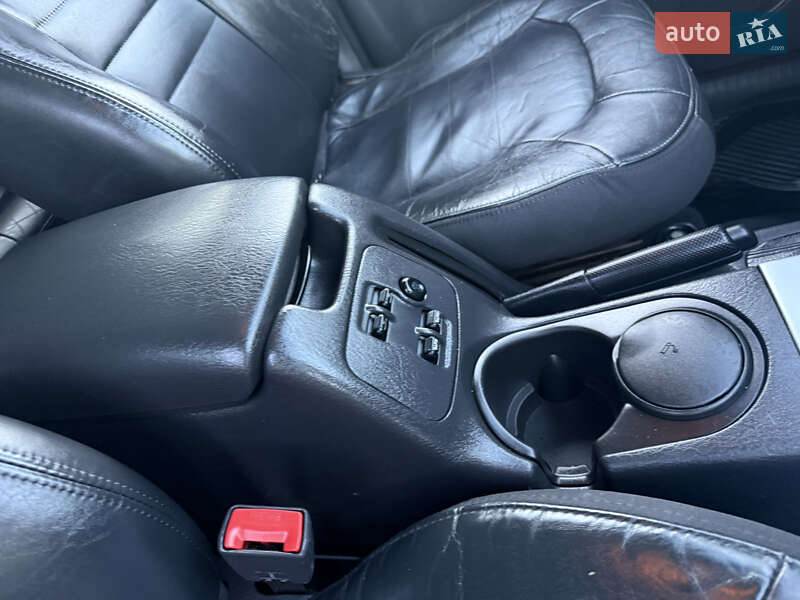 Позашляховик / Кросовер Jeep Cherokee 2003 в Чернівцях