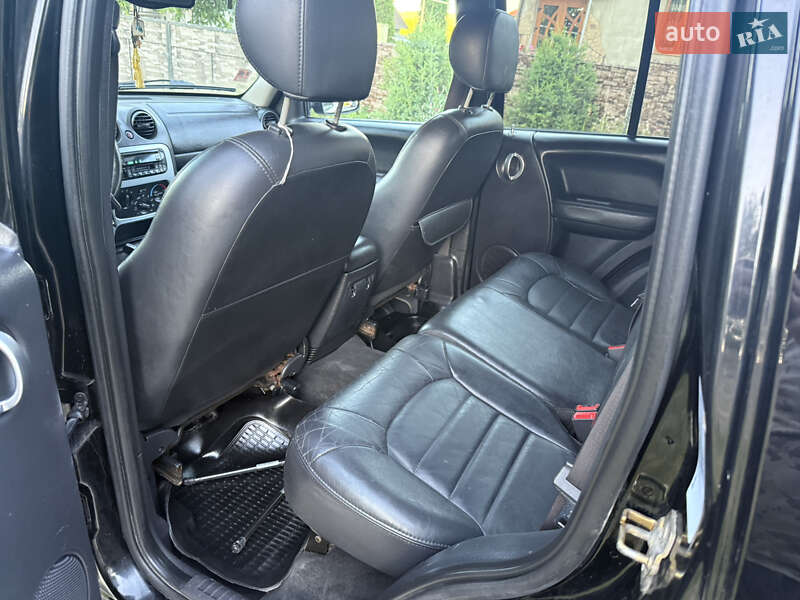Позашляховик / Кросовер Jeep Cherokee 2003 в Чернівцях