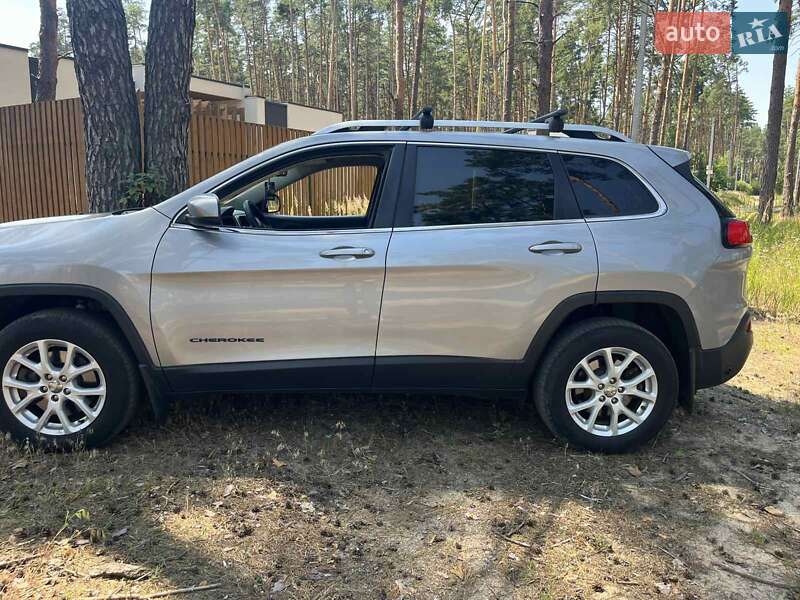 Внедорожник / Кроссовер Jeep Cherokee 2015 в Гостомеле