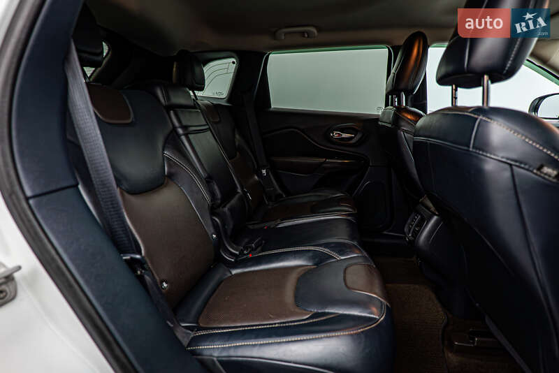 Внедорожник / Кроссовер Jeep Cherokee 2015 в Киеве фото 12 Внедорожник / Кроссовер Jeep Cherokee 2015 в Киеве