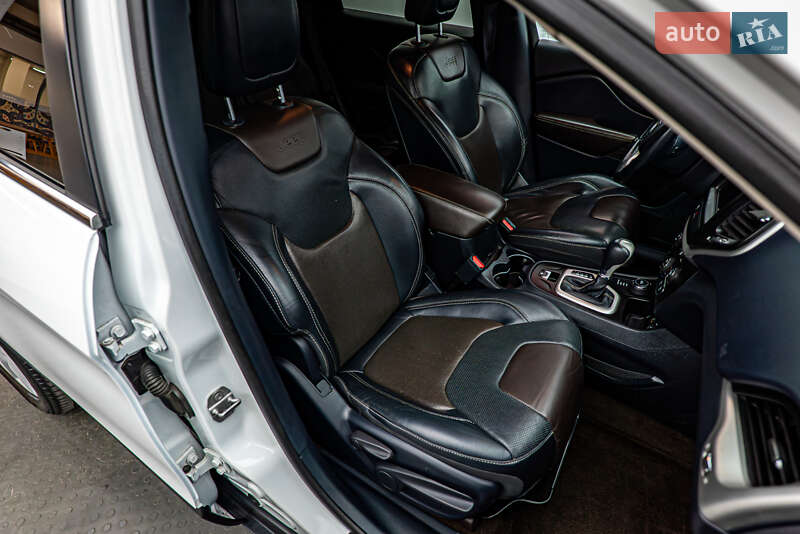 Внедорожник / Кроссовер Jeep Cherokee 2015 в Киеве фото 11 Внедорожник / Кроссовер Jeep Cherokee 2015 в Киеве