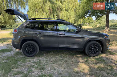 Внедорожник / Кроссовер Jeep Cherokee 2018 в 
