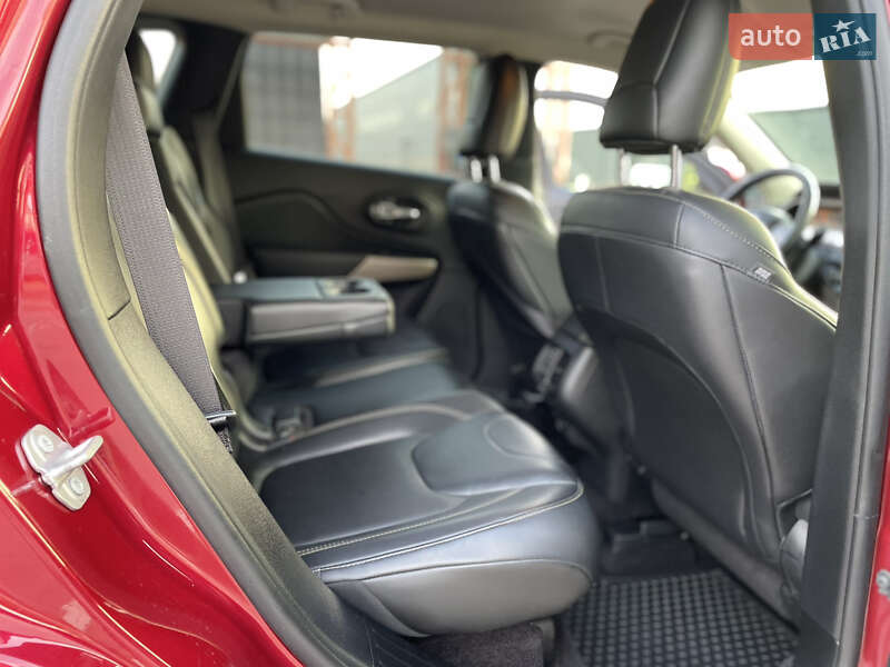 Внедорожник / Кроссовер Jeep Cherokee 2016 в Житомире