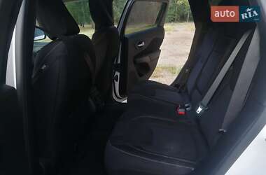 Позашляховик / Кросовер Jeep Cherokee 2015 в 