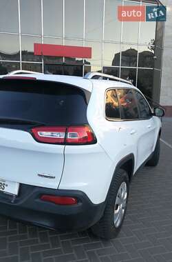 Позашляховик / Кросовер Jeep Cherokee 2015 в 