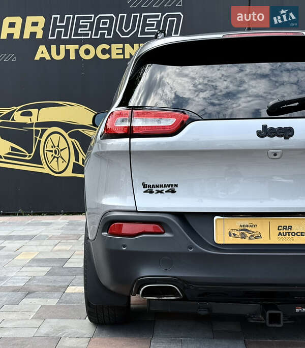 Внедорожник / Кроссовер Jeep Cherokee 2016 в Киеве