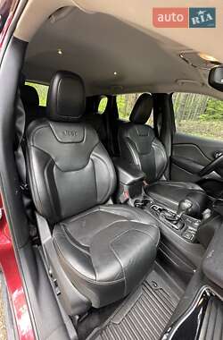 Внедорожник / Кроссовер Jeep Cherokee 2018 в 