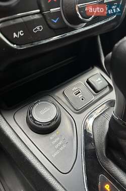 Внедорожник / Кроссовер Jeep Cherokee 2018 в 