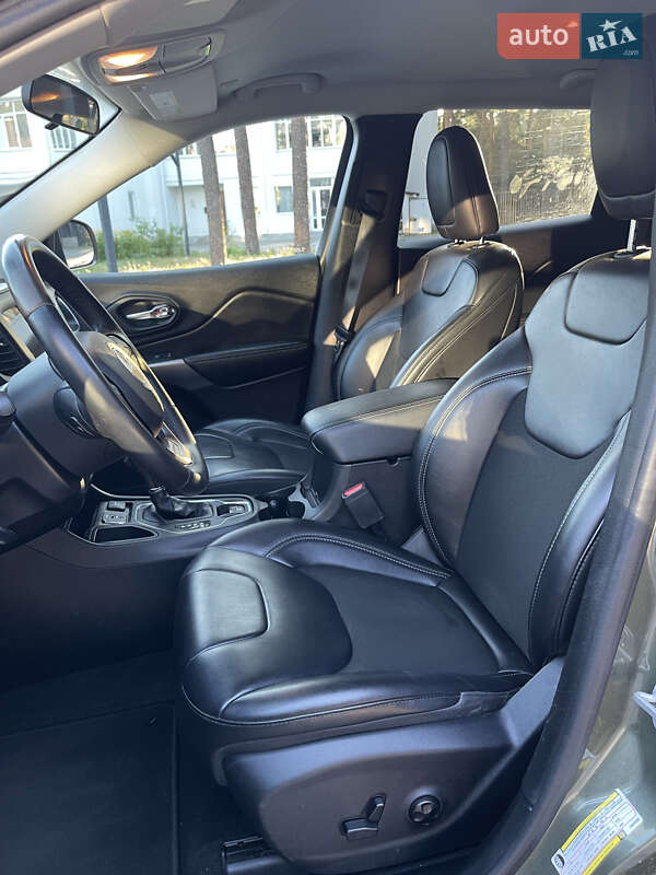 Внедорожник / Кроссовер Jeep Cherokee 2019 в Сумах