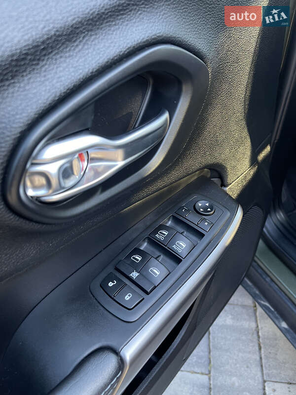 Внедорожник / Кроссовер Jeep Cherokee 2019 в Сумах