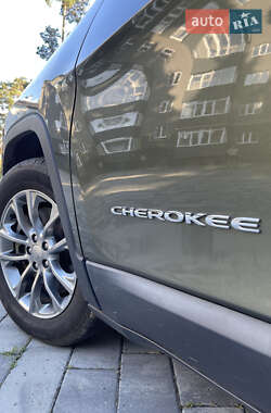 Позашляховик / Кросовер Jeep Cherokee 2019 в 