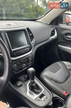 Внедорожник / Кроссовер Jeep Cherokee 2017 в 
