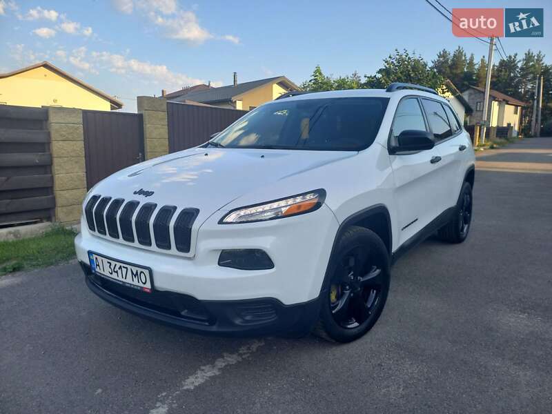 Внедорожник / Кроссовер Jeep Cherokee 2016 в Киеве