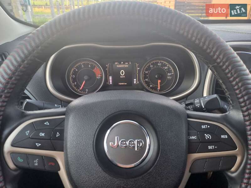 Внедорожник / Кроссовер Jeep Cherokee 2016 в Киеве
