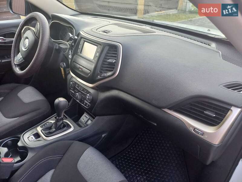 Внедорожник / Кроссовер Jeep Cherokee 2016 в Киеве