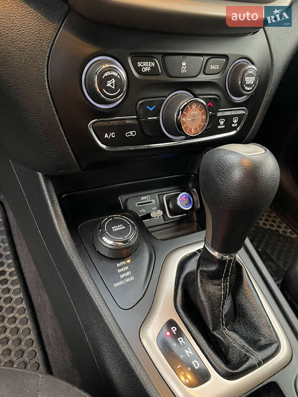 Позашляховик / Кросовер Jeep Cherokee 2016 в Києві