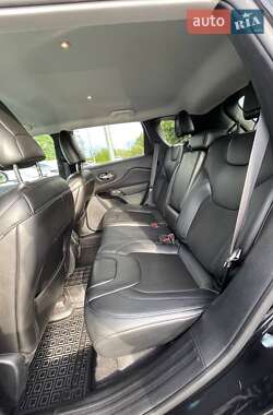 Внедорожник / Кроссовер Jeep Cherokee 2019 в 
