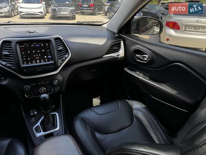 Внедорожник / Кроссовер Jeep Cherokee 2016 в Днепре