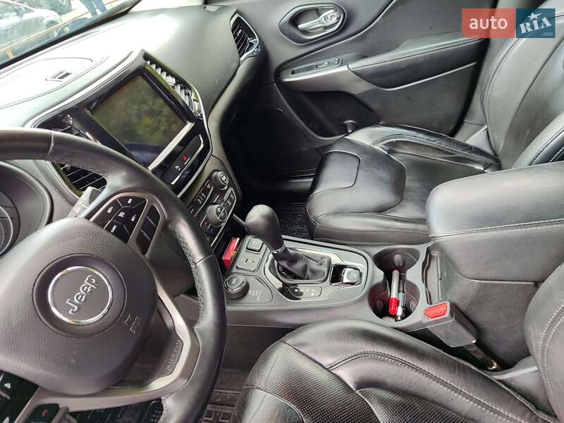 Внедорожник / Кроссовер Jeep Cherokee 2019 в Ровно