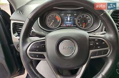 Внедорожник / Кроссовер Jeep Cherokee 2019 в 