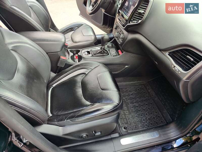 Внедорожник / Кроссовер Jeep Cherokee 2019 в Ровно