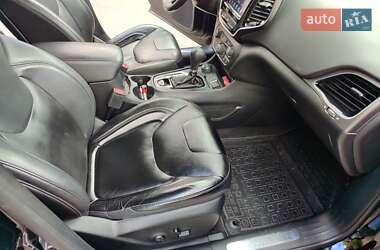 Внедорожник / Кроссовер Jeep Cherokee 2019 в 