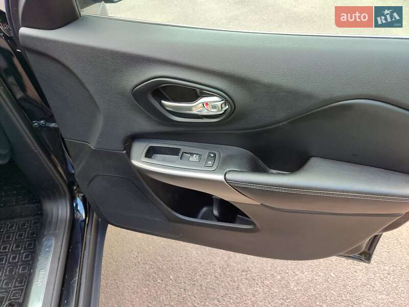 Внедорожник / Кроссовер Jeep Cherokee 2019 в Ровно