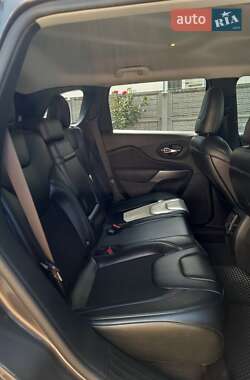 Внедорожник / Кроссовер Jeep Cherokee 2018 в 