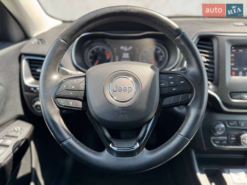 Внедорожник / Кроссовер Jeep Cherokee 2019 в Киеве