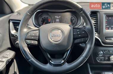 Внедорожник / Кроссовер Jeep Cherokee 2019 в 