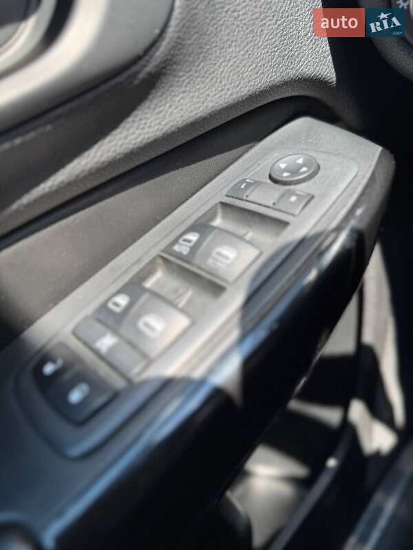 Внедорожник / Кроссовер Jeep Cherokee 2019 в Киеве